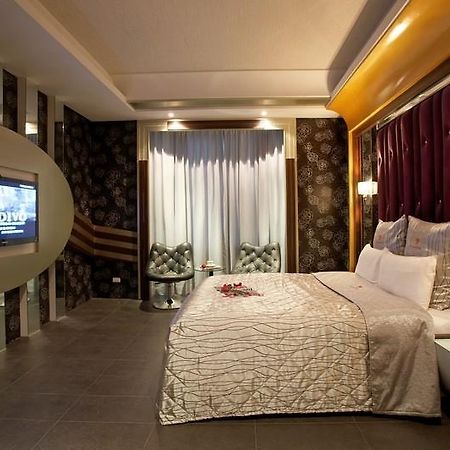 Love Star Motel Taoyuan Bagian luar foto